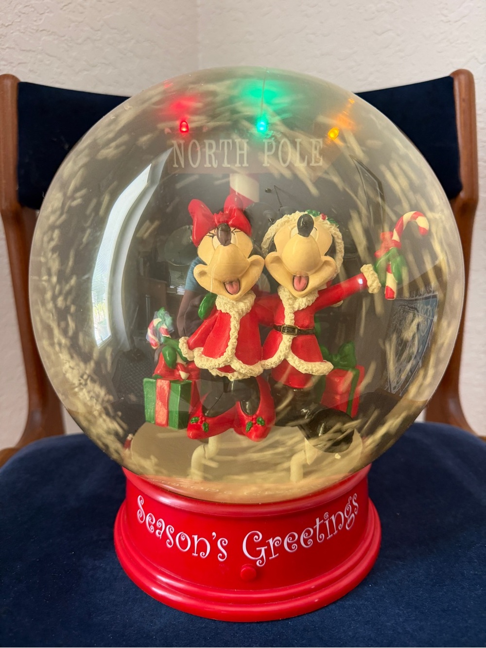 Disney Mickey and Minnie Mouse Musical Air Fan Christmas Musical Snow Globe Vtg